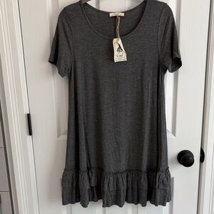 easel Heather Gray Scoop Neck Knit Tunic with Ruffle Hem NWT
